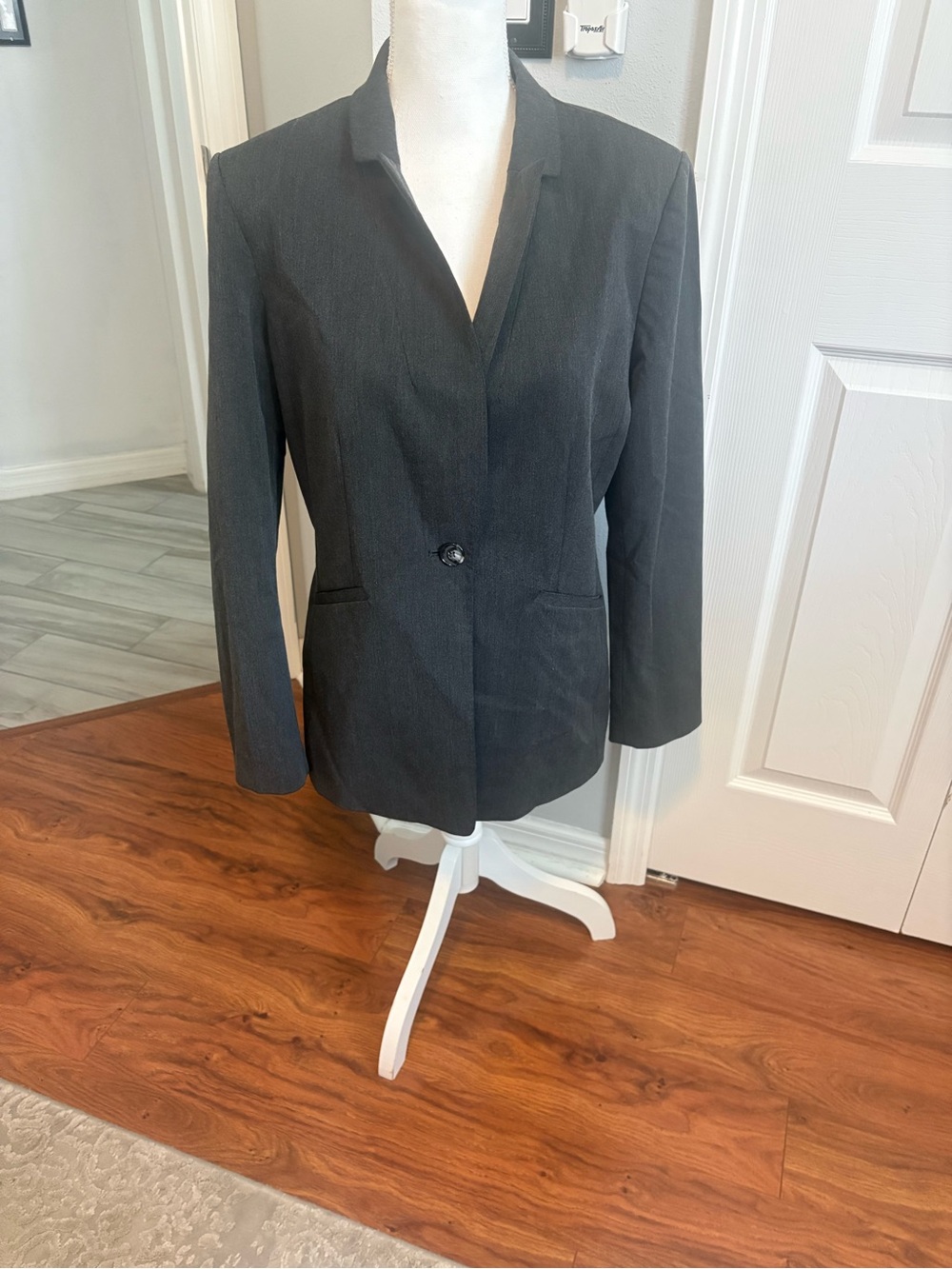 Antonio Melani women’s classic dark gray  Single-Button Blazer